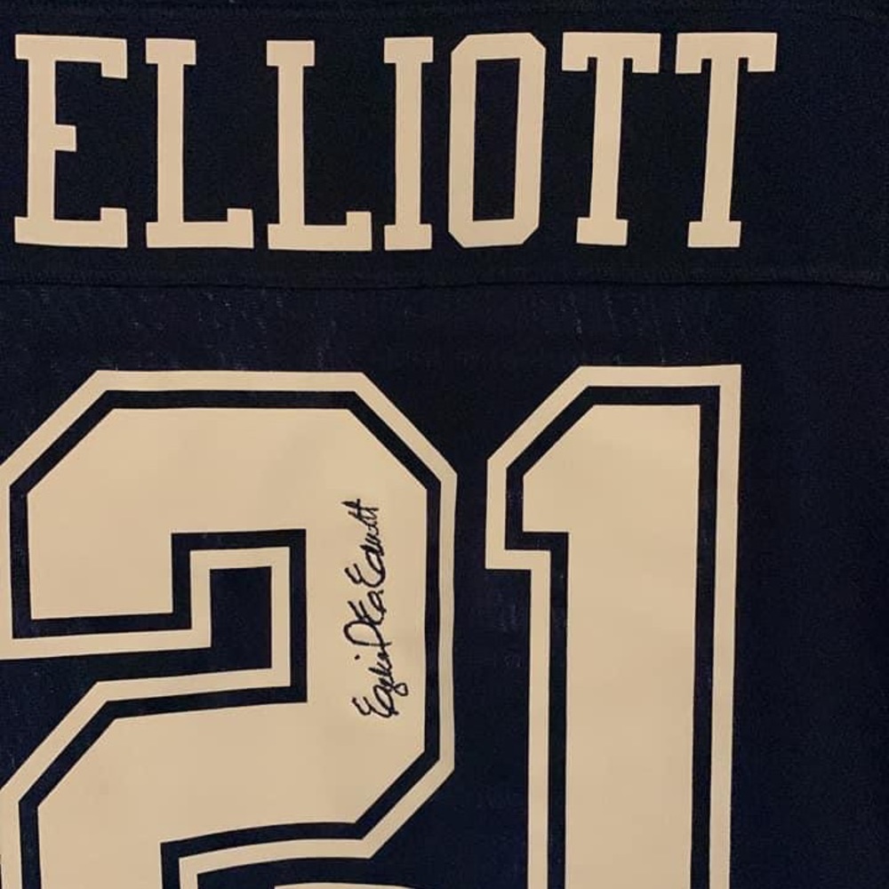 Dallas Cowboy autograph jersey. Ezekiel Elliott - Picture 1 of 5